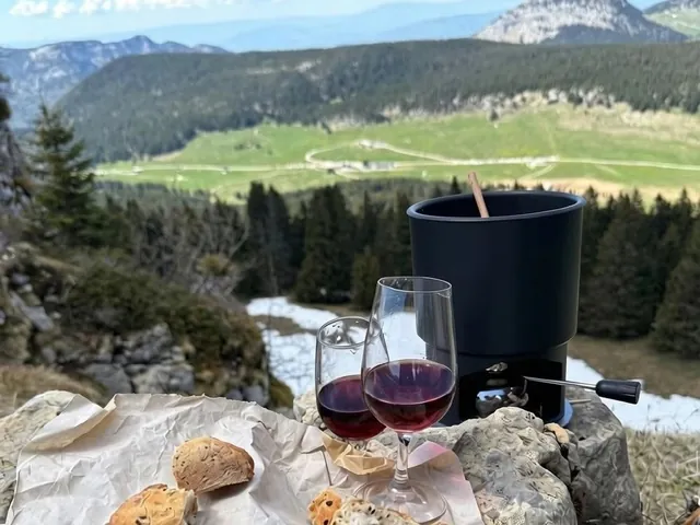 Fondue face aux montagnes